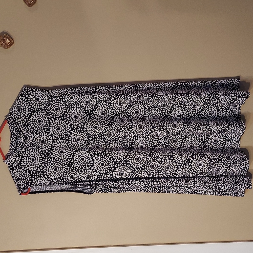 Black and white sleeveless dress